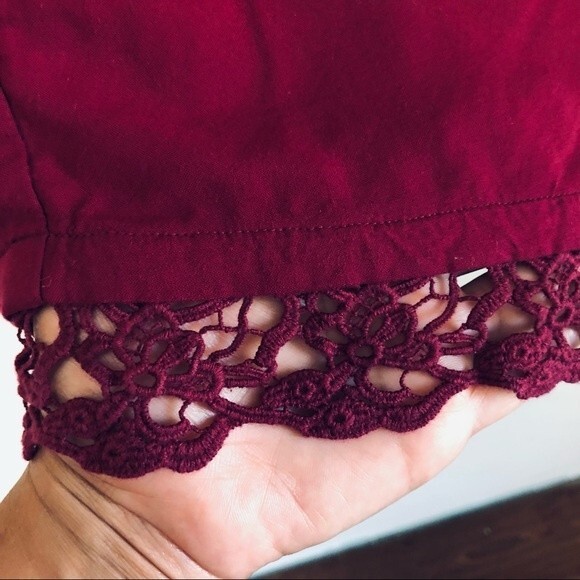 Express Cranberry High Waisted Shorts with Crochet Knit Lace Hem & Pockets Sz XS - Picture 3 of 6
